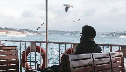 青训机构建立家校合作机制强化学生自律管理，建立健全家校合作机制