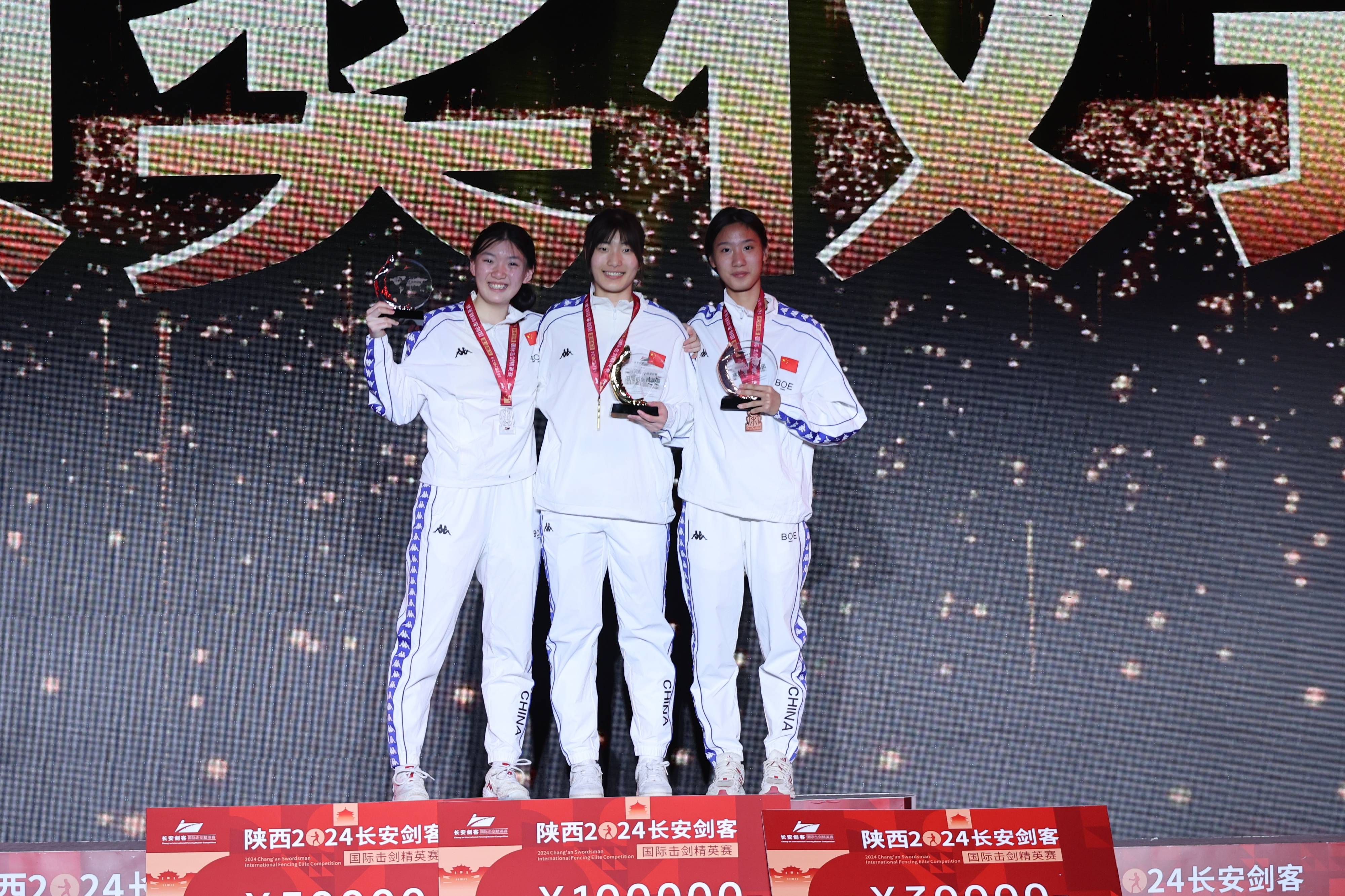关于国际击剑邀请赛，绚丽剑光炫动全场的信息