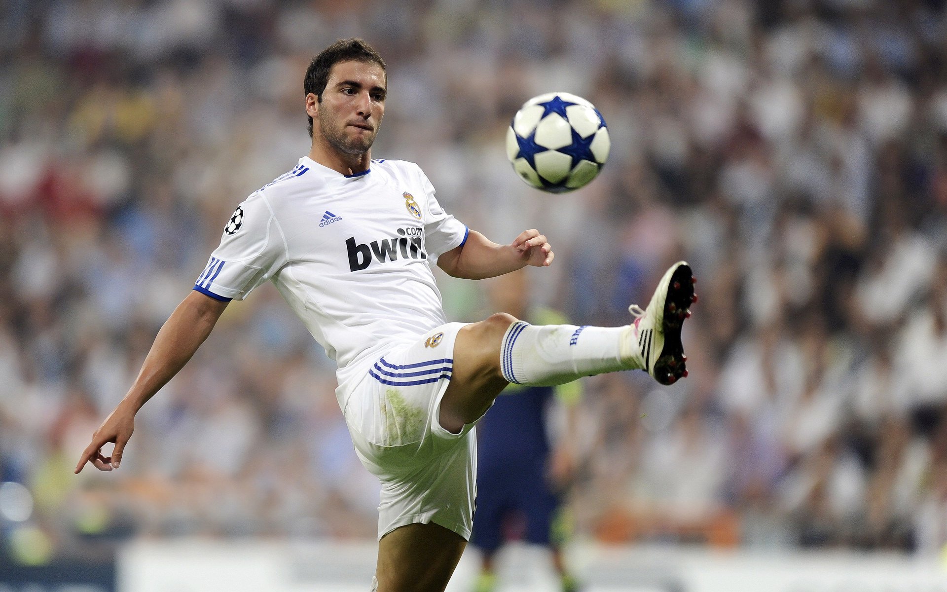 AIYOUXI.COM-法甲激情比拼：变阵、突破、破门，精彩不断，法甲赛场再次爆发混乱