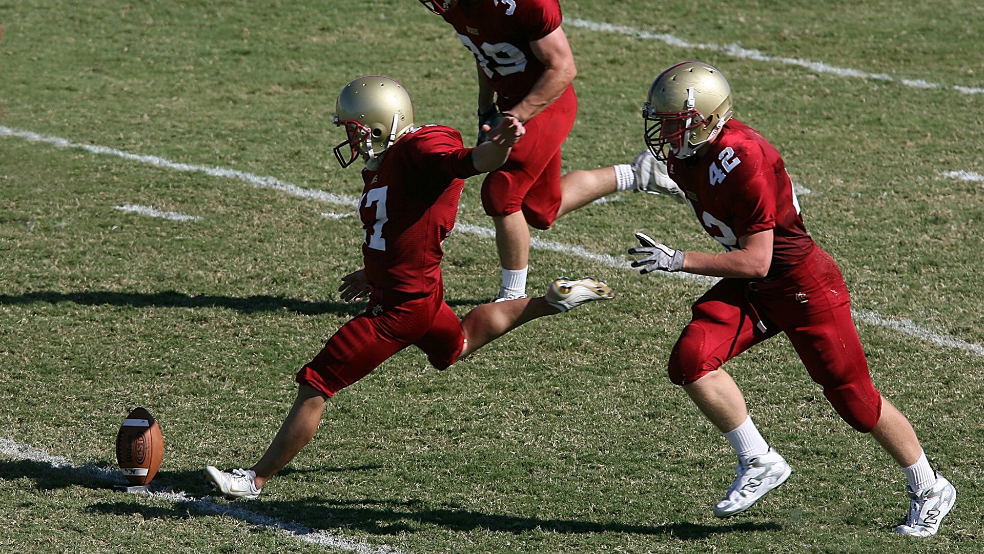 “德甲豪门鏖战,争夺榜首战火不断”,德甲落魄豪门