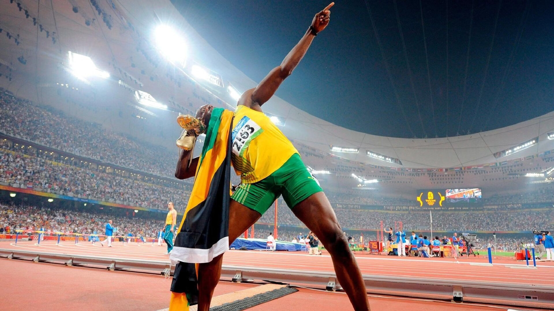 爱游戏app下载-球迷自制“炸裂”影片：最震撼的比赛场景合集，球赛经典视频